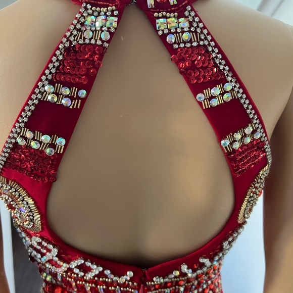 Prom High Halter Bedazzled Column Gown size 6 - Picture 8 of 9